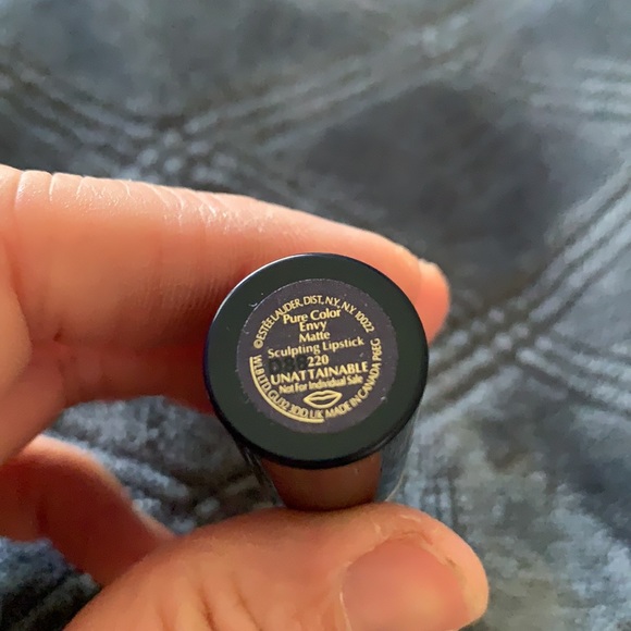 🆕💋Pure Color Envy Matte Sculpting UNATTAINABLE - Picture 3 of 8